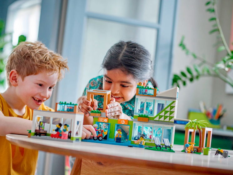 Конструктор LEGO City (Сити) 60365 Многоквартирный дом - купить в Сети ...